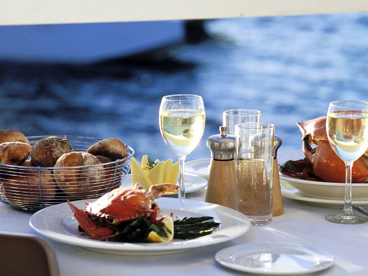 Cruise dining room included in cruise fare UK