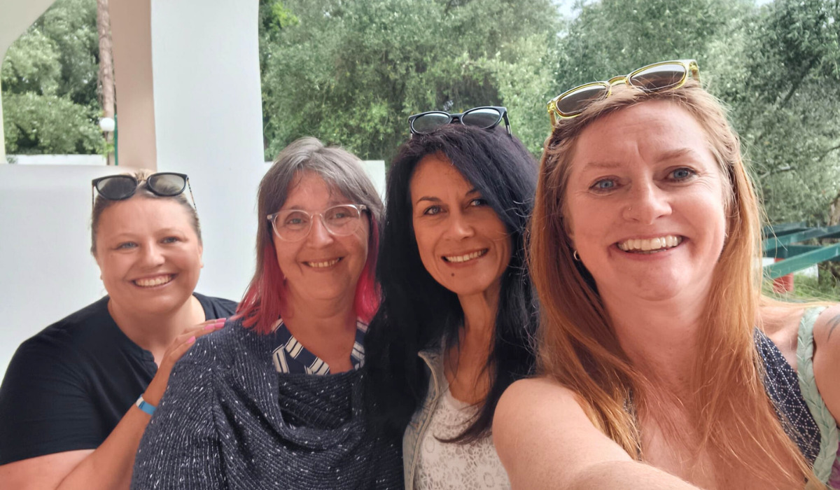 Smiling travellers - testimonial moment